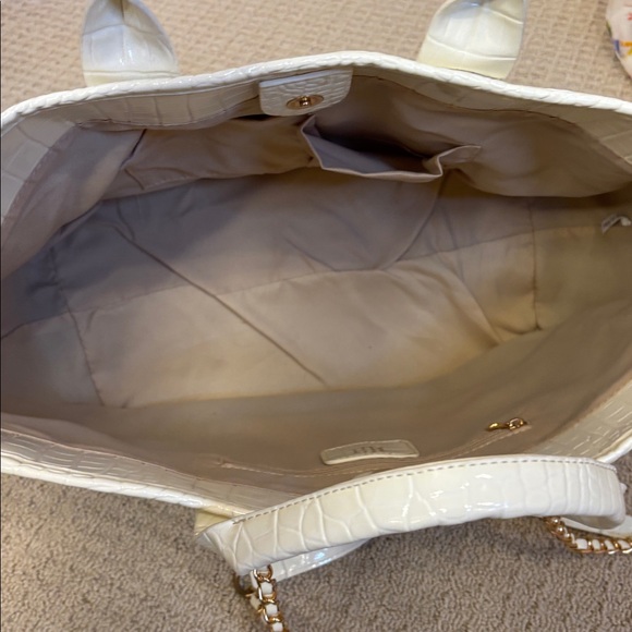 White Croc-Embossed Tote Bag - Picture 2 of 4